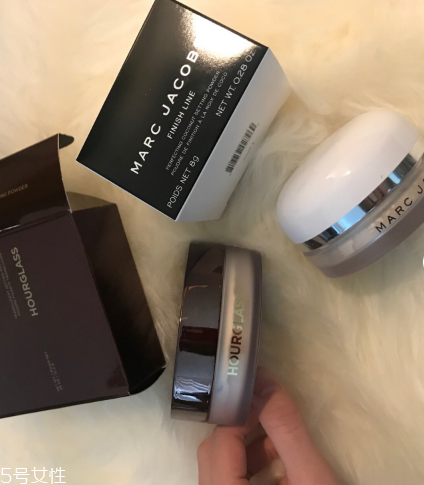 hourglass散粉和marc jacobs散粉哪個好 hourglass散粉和marc jacobs散粉哪個好