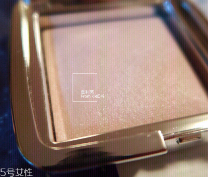 hourglass高光粉餅多少錢(qián) hourglass高光粉餅使用技巧