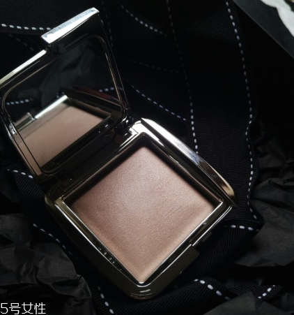 hourglass高光粉餅多少錢(qián) hourglass高光粉餅使用技巧