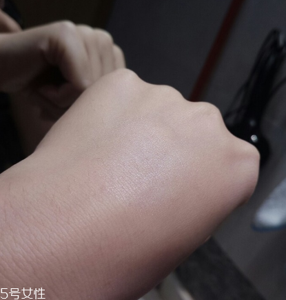 hourglass高光粉餅多少錢(qián) hourglass高光粉餅使用技巧