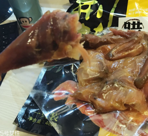 臘雞可以帶上飛機(jī)嗎？坐飛機(jī)可以帶臘雞嗎？