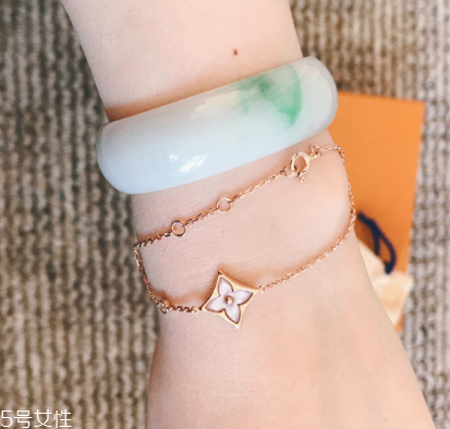 手鏈和腳鏈能同時(shí)帶嗎？手鏈和腳鏈的佩戴講究