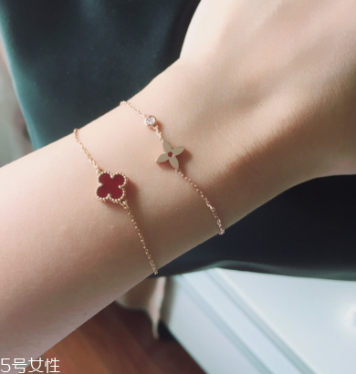 手鏈和腳鏈能同時(shí)帶嗎？手鏈和腳鏈的佩戴講究