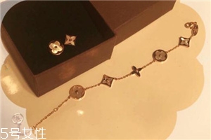 手鏈和腳鏈能同時(shí)帶嗎？手鏈和腳鏈的佩戴講究