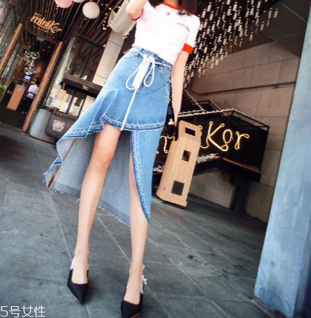 不規(guī)則半身裙怎么搭配？不規(guī)則半身裙搭配圖片