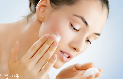 洗洗面奶的順序是怎樣的 洗洗面奶的時候要注意什么 洗洗面奶的順序是怎樣的 洗洗面奶的時候要注意什么