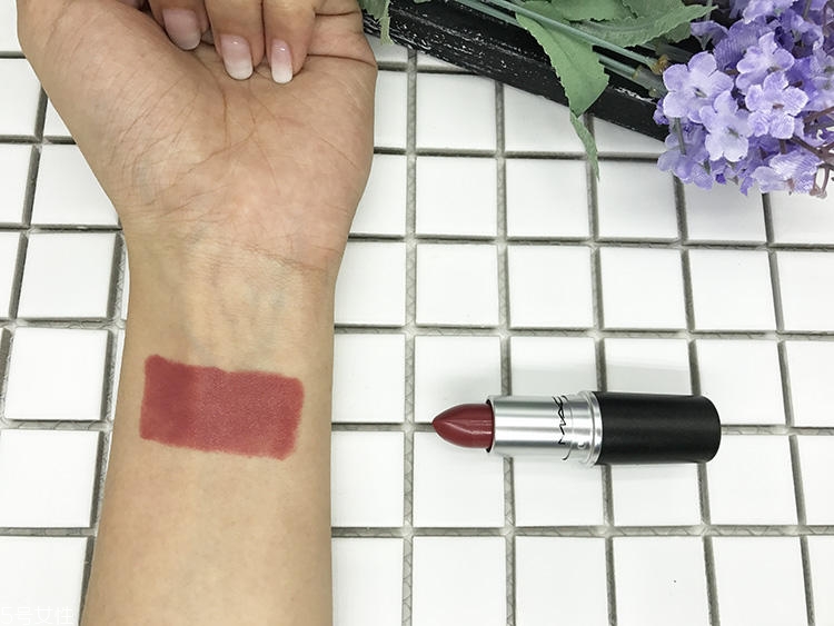 mac brick o la口紅日常嗎？mac brick o la上嘴圖