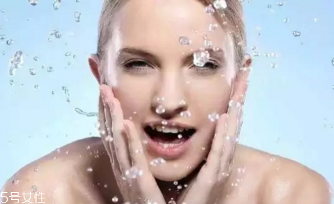 為什么用洗面奶洗完臉通紅 早上用洗面奶洗臉的好處 為什么用洗面奶洗完臉通紅 早上用洗面奶洗臉的好處