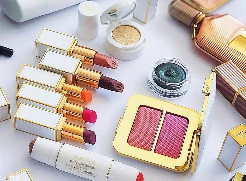 藍(lán)色眼影哪個牌子好 藍(lán)色眼影2018新品盤點(diǎn)