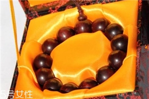 手鏈?zhǔn)裁茨绢^最好？手鏈哪種木頭比較好