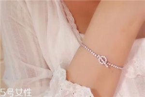 手鏈?zhǔn)裁搭伾每矗渴宙溎姆N顏色最好看