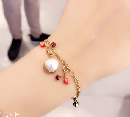 手鏈要比手圍大幾厘米？手鏈要比手圍大多少