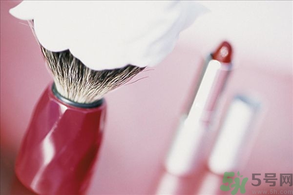 口紅放冰箱冷藏還是冷凍？夏天口紅冷藏還是冷凍？