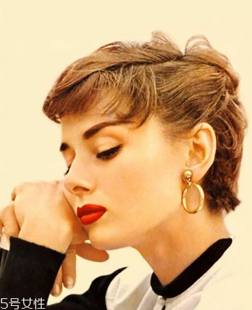 耳環(huán)可以修飾臉型嗎？耳環(huán)修飾臉型技巧