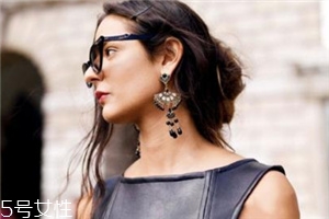 耳環(huán)怎么取下來？耳環(huán)摘取方法