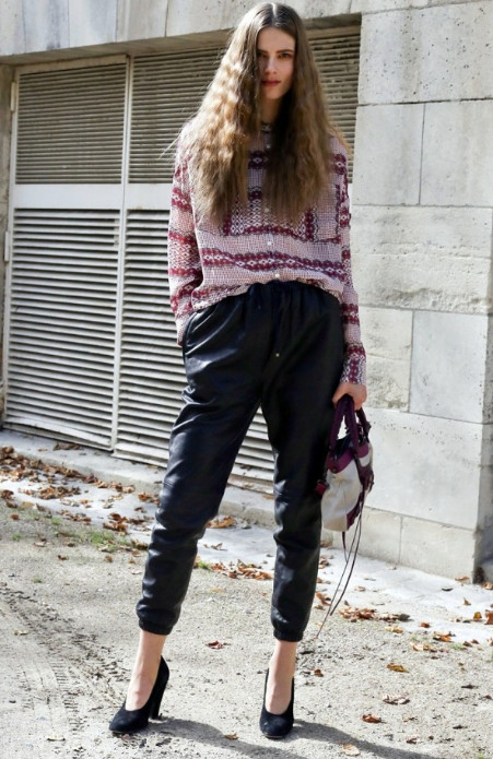 運(yùn)動(dòng)褲配什么上衣好看女圖片 運(yùn)動(dòng)褲配什么上衣好看女圖片