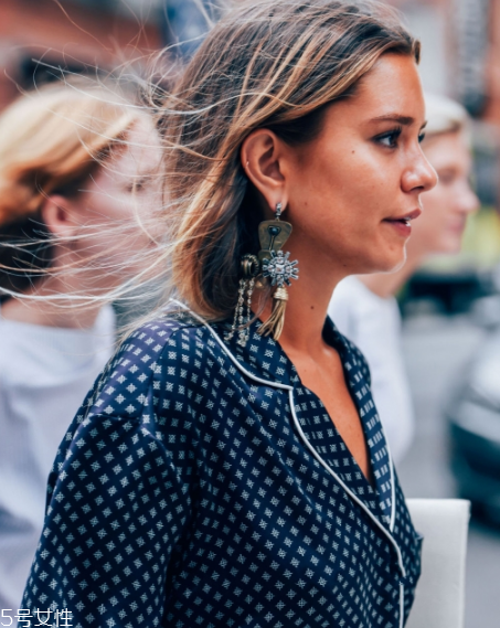 耳環(huán)褪色怎么辦？耳環(huán)褪色處理方法