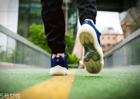 aj 11 low re2pect藍(lán)麂皮開(kāi)箱測(cè)評(píng)_上腳效果