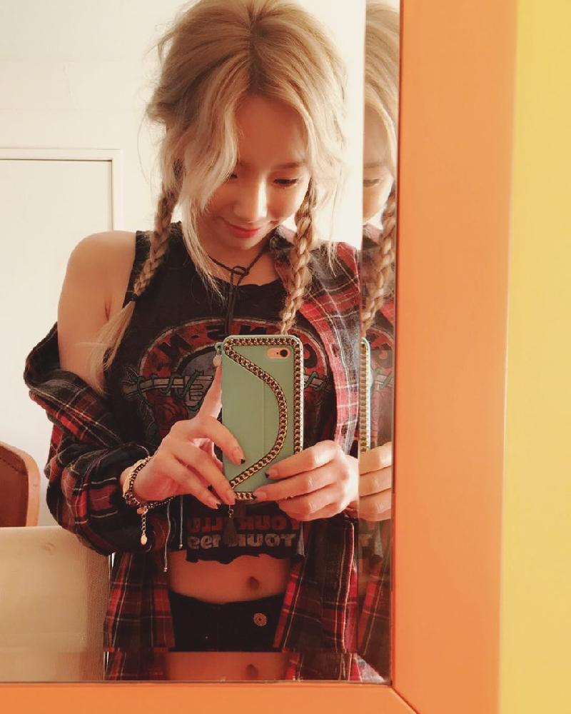 女生怎么穿衣服顯個(gè)子高 女生個(gè)子矮怎么穿衣服 女生怎么穿衣服顯個(gè)子高 女生個(gè)子矮怎么穿衣服