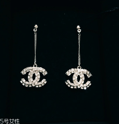 耳環(huán)一般多少克一對(duì)？耳環(huán)常見(jiàn)克數(shù)