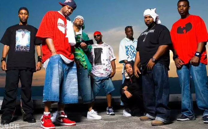 嘻哈風(fēng)格服裝怎么搭？如何穿出復(fù)古嘻哈風(fēng)