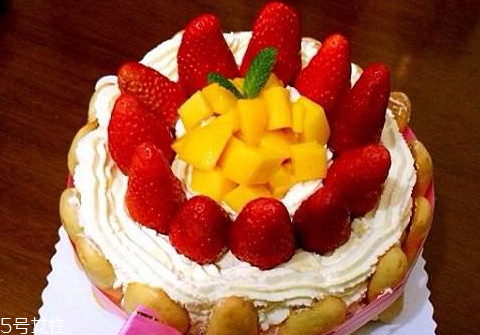 6寸的蛋糕多少錢(qián) 6寸蛋糕夠幾個(gè)人吃 6寸的蛋糕多少錢(qián) 6寸蛋糕夠幾個(gè)人吃