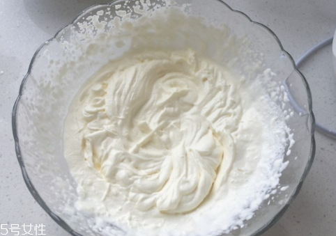 淡奶油為什么打成豆腐渣 打發(fā)淡奶油注意事項(xiàng) 淡奶油為什么打成豆腐渣 打發(fā)淡奶油注意事項(xiàng)