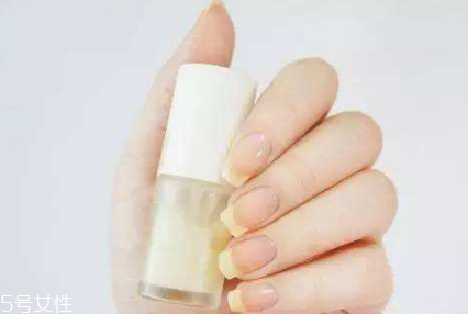 護甲油老人能用嗎？護甲油能治倒刺嗎？