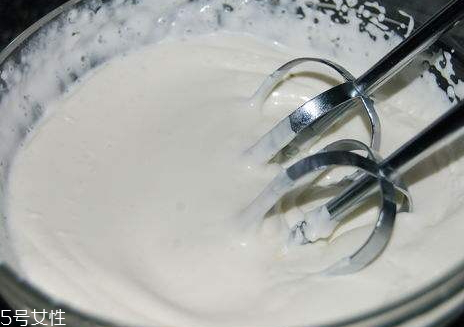淡奶油不加糖能打發(fā)嗎 淡奶油打發(fā)訣竅 淡奶油不加糖能打發(fā)嗎 淡奶油打發(fā)訣竅