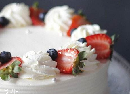 淡奶油的熱量多少 吃淡奶油會(huì)胖嗎 淡奶油的熱量多少 吃淡奶油會(huì)胖嗎