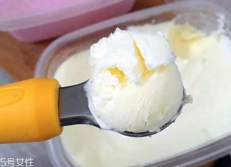 淡奶油的熱量多少 吃淡奶油會(huì)胖嗎 淡奶油的熱量多少 吃淡奶油會(huì)胖嗎