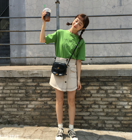 夏天穿什么顏色衣服顯白？夏天最顯白的衣服顏色