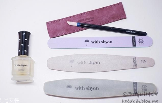 涂了指甲油感覺不透氣是怎么回事 指甲怎么打磨護理 涂了指甲油感覺不透氣是怎么回事 指甲怎么打磨護理