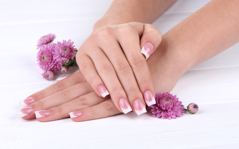 涂了指甲油感覺不透氣是怎么回事 指甲怎么打磨護理 涂了指甲油感覺不透氣是怎么回事 指甲怎么打磨護理