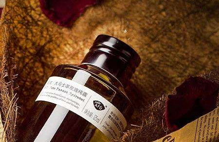 玫瑰純露可以當(dāng)爽膚水用嗎 玫瑰純露和爽膚水哪個好 玫瑰純露可以當(dāng)爽膚水用嗎 玫瑰純露和爽膚水哪個好