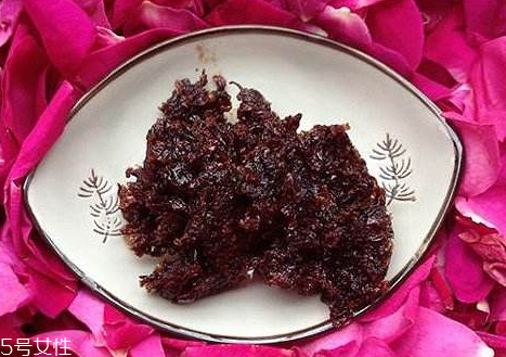 玫瑰糖怎么吃營(yíng)養(yǎng)最好 玫瑰糖的營(yíng)養(yǎng)成分 玫瑰糖怎么吃營(yíng)養(yǎng)最好 玫瑰糖的營(yíng)養(yǎng)成分