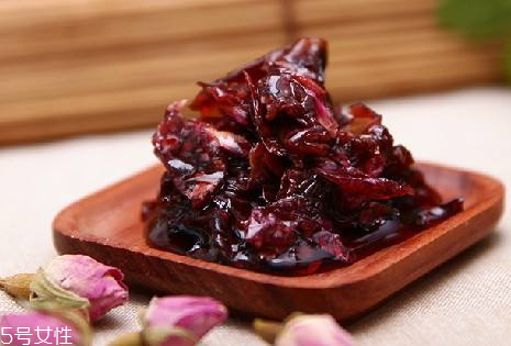 玫瑰糖怎么吃營(yíng)養(yǎng)最好 玫瑰糖的營(yíng)養(yǎng)成分 玫瑰糖怎么吃營(yíng)養(yǎng)最好 玫瑰糖的營(yíng)養(yǎng)成分