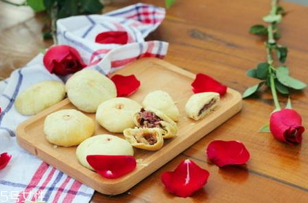 鮮花餅?zāi)膫€(gè)牌子好 鮮花餅怎么選購(gòu) 鮮花餅?zāi)膫€(gè)牌子好 鮮花餅怎么選購(gòu)