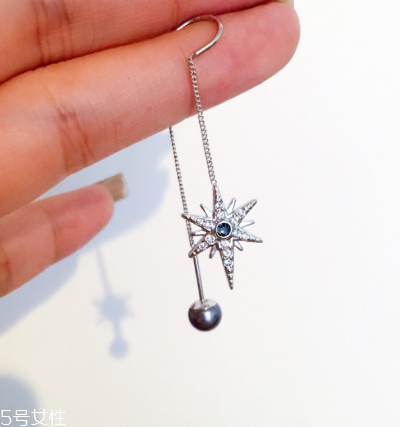 耳環(huán)后面的扣怎么戴？耳環(huán)后面的扣戴法