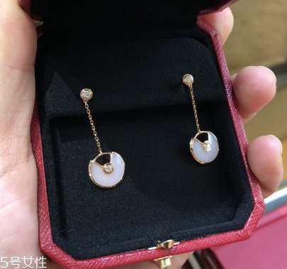 耳環(huán)買黃金還是鉑金？耳環(huán)黃金和鉑金哪個好