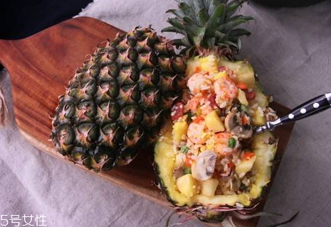 菠蘿飯用菠蘿還是鳳梨 菠蘿怎么做最正宗 菠蘿飯用菠蘿還是鳳梨 菠蘿怎么做最正宗