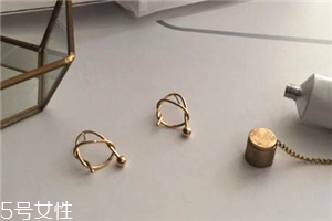 耳釘可以用雙氧水泡嗎？耳釘用雙氧水泡的影響