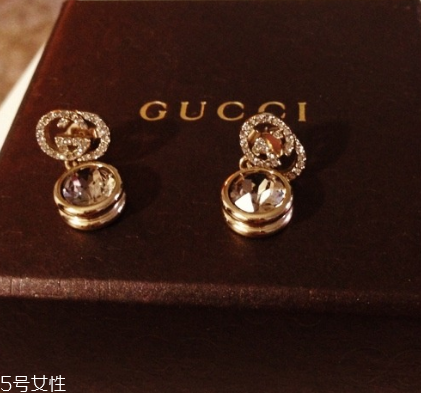 耳釘可以用白酒消毒嗎？耳釘用白酒消毒有用嗎