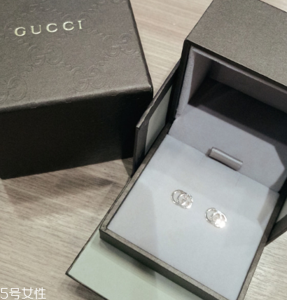 耳釘可以用白酒消毒嗎？耳釘用白酒消毒有用嗎