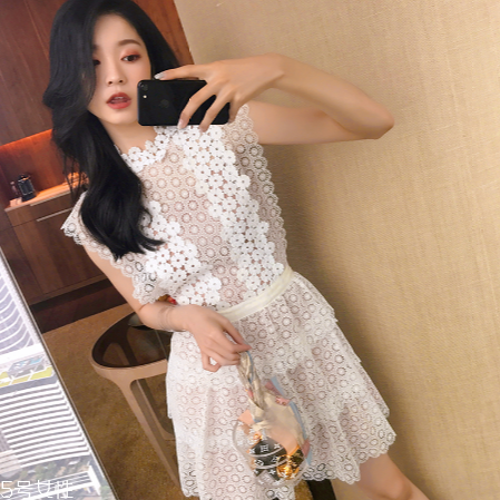 小白裙怎么搭配？小白裙搭配技巧