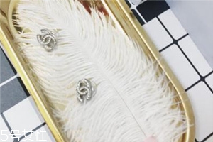 耳釘對(duì)耳唇有什么危害？耳釘對(duì)耳朵有哪些害處？