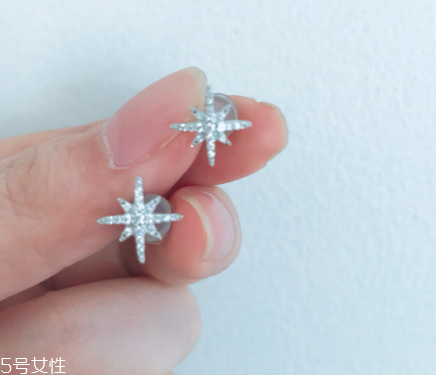 耳釘有血跡怎么清洗？耳釘上的血跡用什么洗？