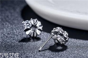 耳釘什么材質(zhì)的好？耳釘買什么材質(zhì)好？