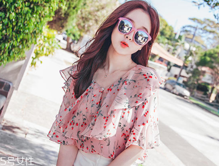 碎花襯衫怎么搭配？碎花襯衫搭配圖片