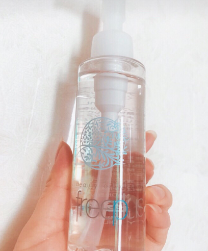 芙麗芳絲卸妝油和nursery柚子卸妝乳哪個(gè)好 芙麗芳絲卸妝油和nursery柚子卸妝乳哪個(gè)好